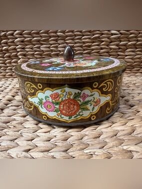 Vintage 70’s Floral Biscuit Round Lidded Storage Box Tin Cottagecore England